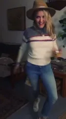 Emily Osment - F ef8qN5Oh