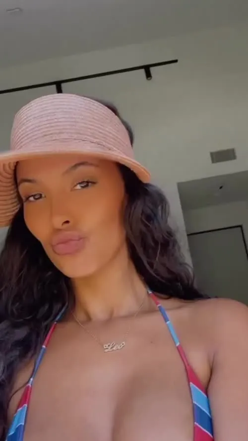 Maya Jama - Video dashinit 6432c5a8888cf