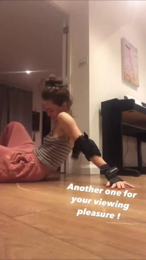 Ella Purnell - Video