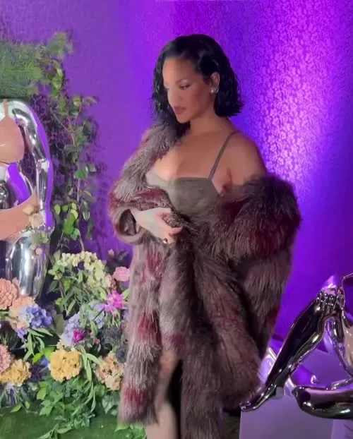 Rihanna - Video