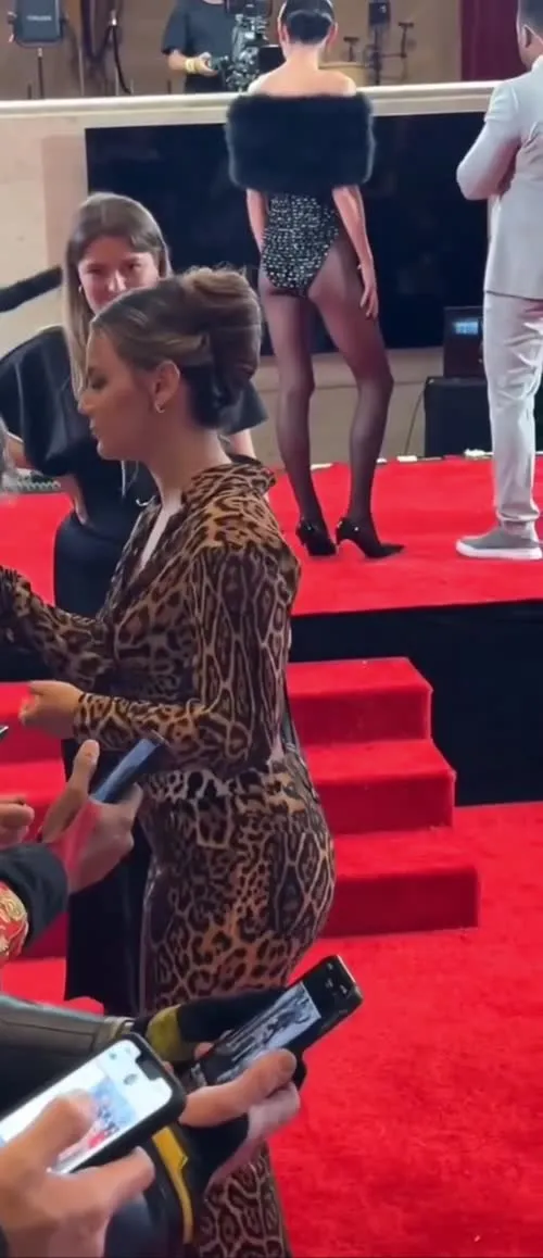 Dafne Keen - Video
