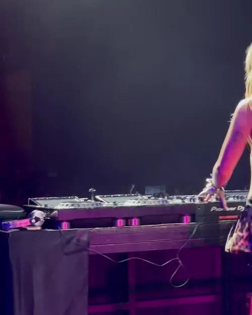 Victoria De Angelis (Maneskin bassist) - Video #300980
