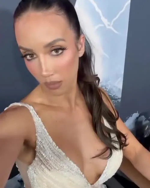 Chelsea Green - Video