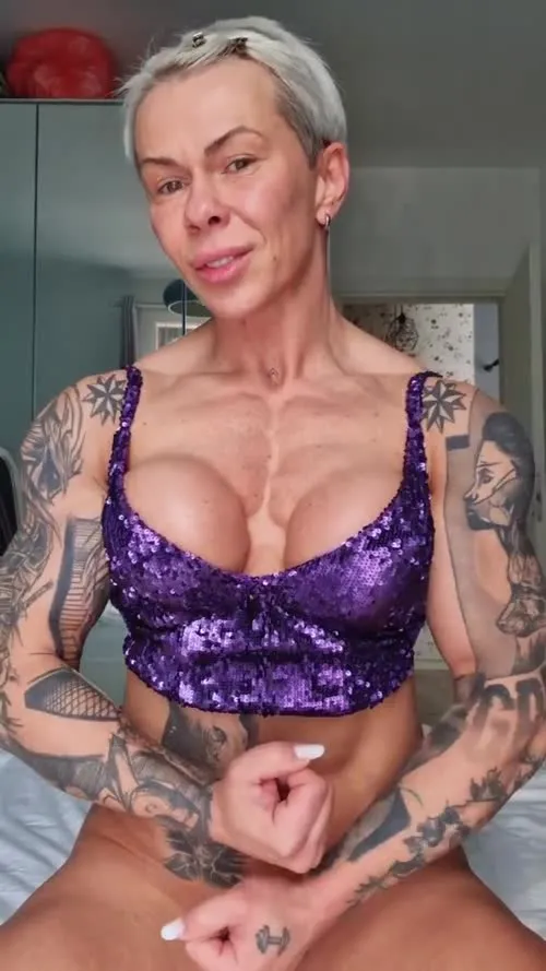 crazyxbody / musclegirlxxx - Video