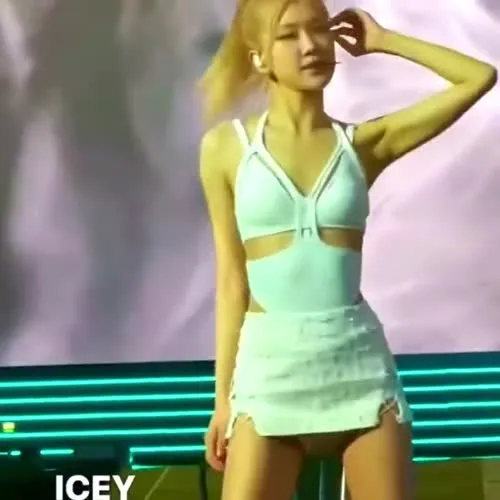 Rosé || Roseanne Park - BLΛƆKPIИK ( BLACKPINK ) - Video #215638