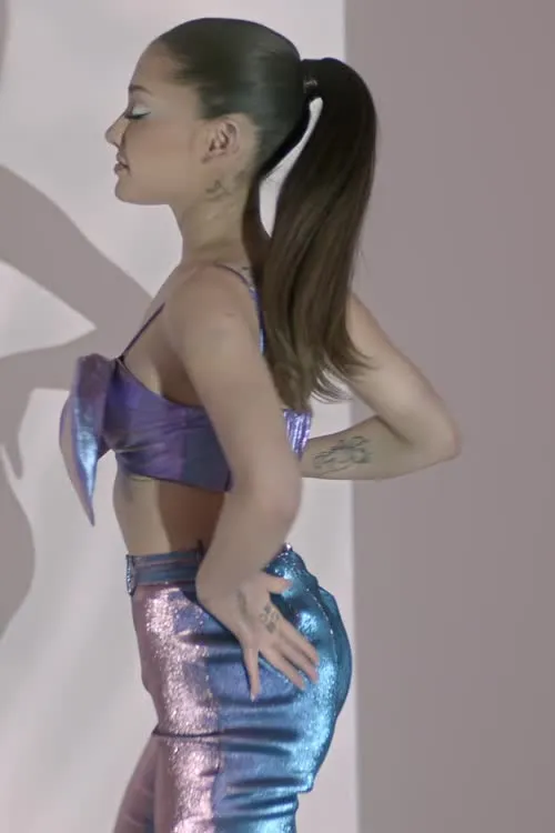 Ariana Grande - Video