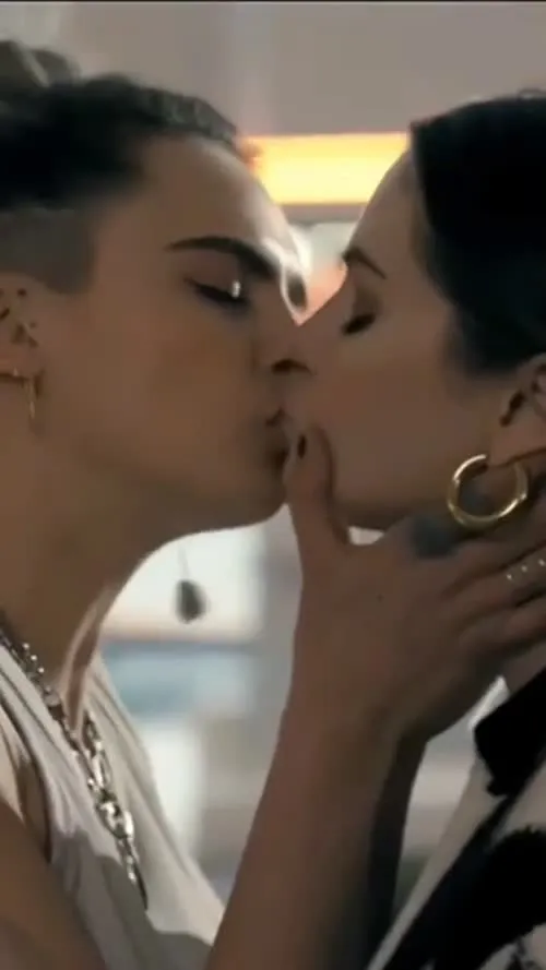 Selena Gomez - Video