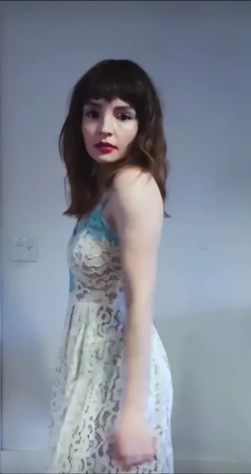 Lauren Mayberry (Singer) - Video