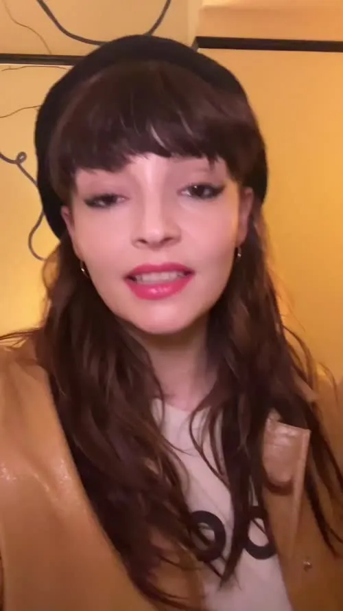 Lauren Mayberry (Singer) - Video