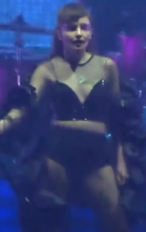 Lauren Mayberry (Singer) - Video