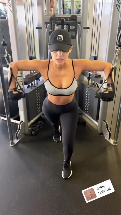 Francia Raisa - Video