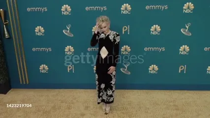Julia Garner - Video