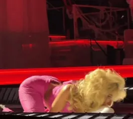 Sabrina Carpenter - Video