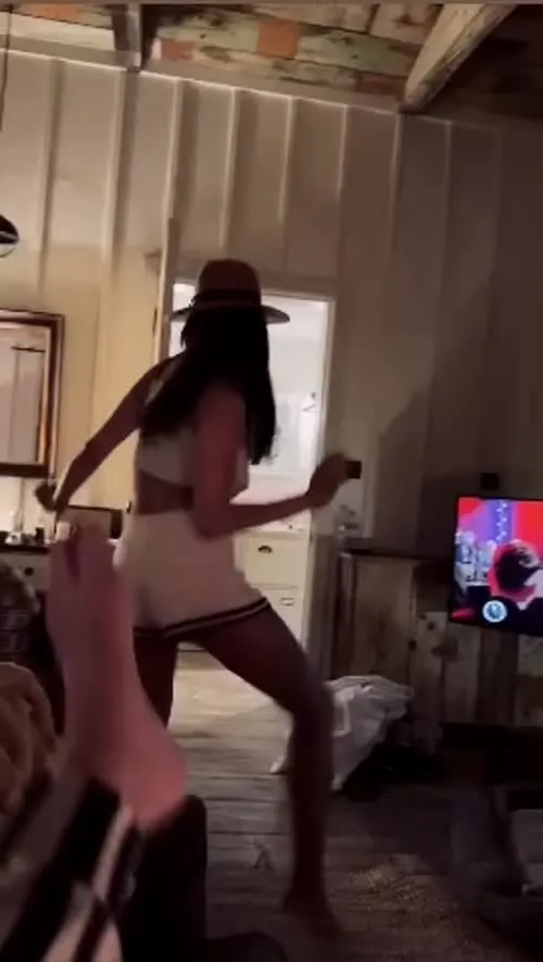 Hannah John-Kamen - Video