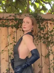 Hannah Einbinder - Video