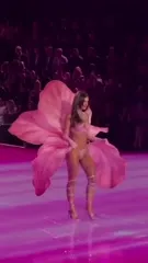 Emily Ratajkowski - Video