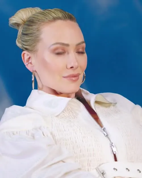 Hilary Duff - Shape cover interview summer 2023-1