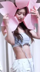 Sakura Miyawaki 宮脇 咲良 | LESSERAFIM - Video