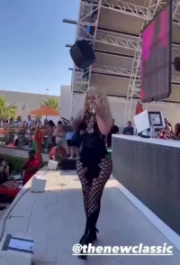 Iggy Azalea - Hopeful bronze Indochinese tiger