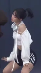 Kim Chaewon 김채원 [Le Sserafim] - Video #219509