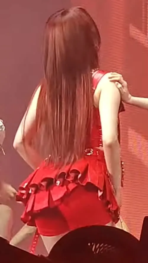 Huh Yunjin 허윤진 | LESSERAFIM - Video