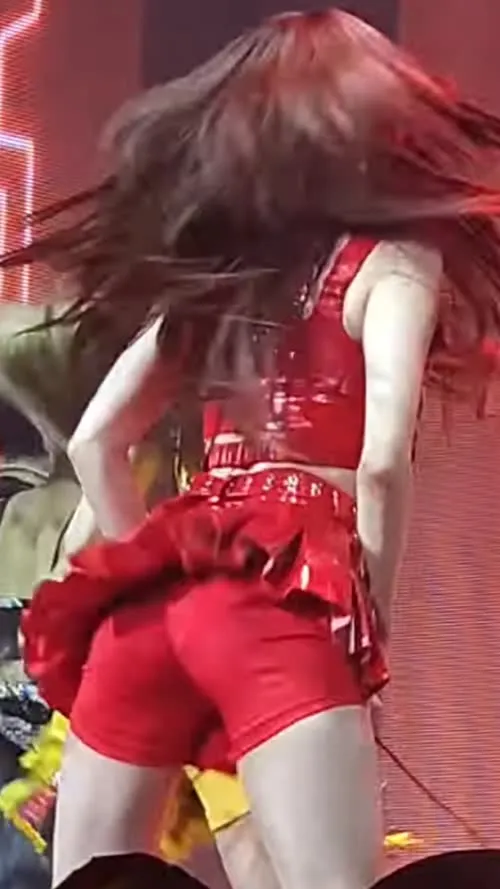 Huh Yunjin 허윤진 | LESSERAFIM - Video