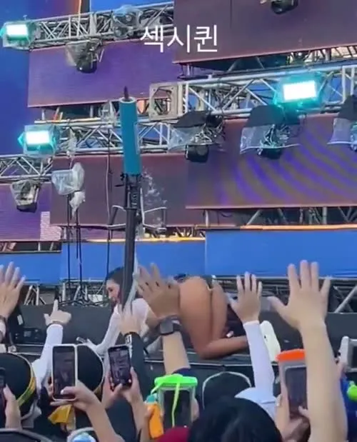 HWASA - Video #71182