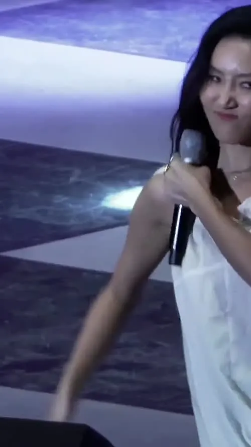 HWASA - Video #194790