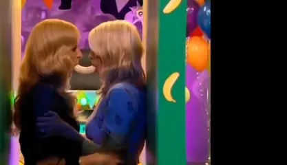 Holly Willoughby - Video