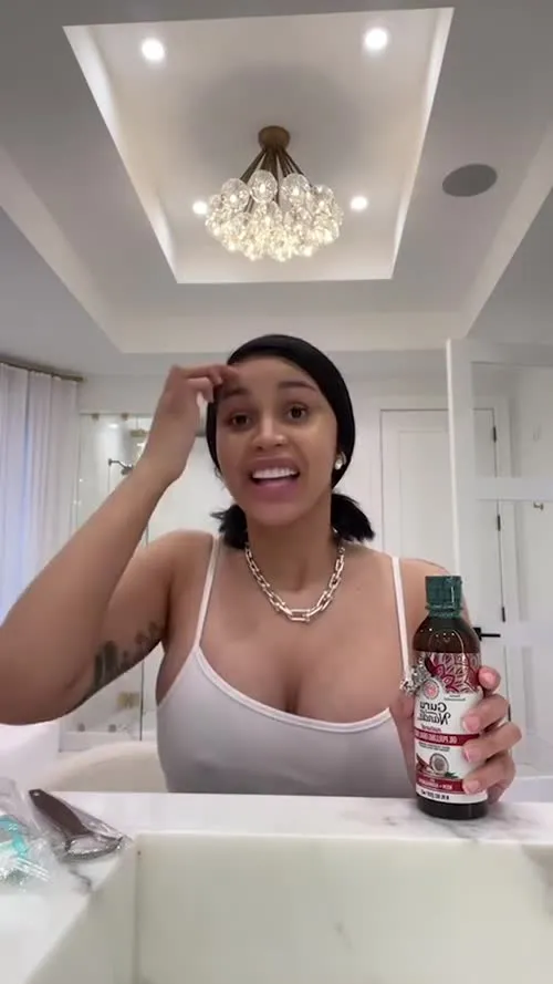 Cardi B - Video