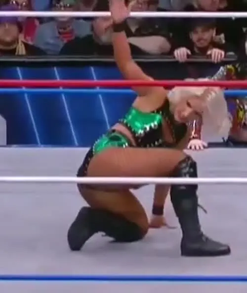Toni Storm - Video