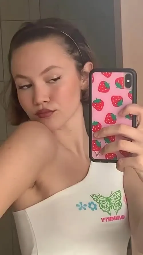 Iris Apatow - Video