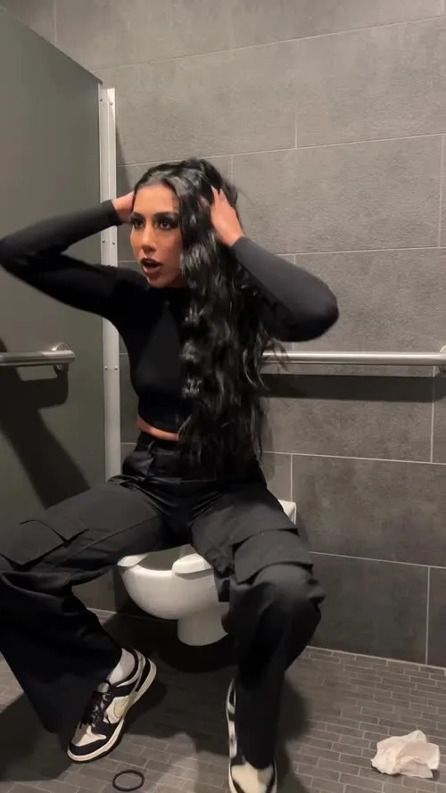 Indi Hartwell - Video