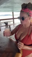 Joy Taylor - Instaget