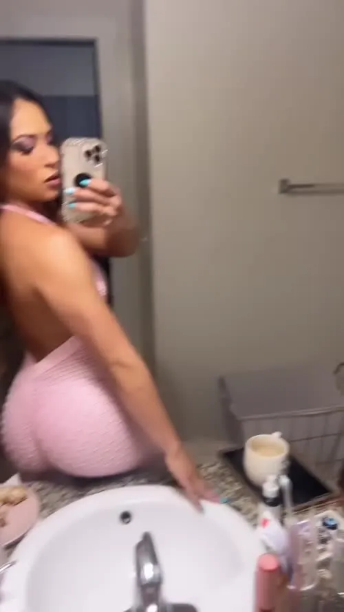 Valerie Loureda | Lola Vice - Video #177522