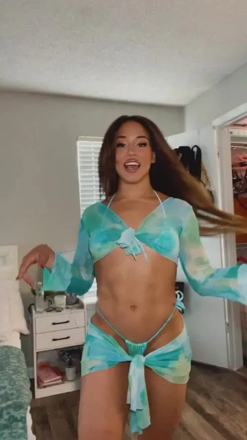 Valerie Loureda | Lola Vice - Video #177526