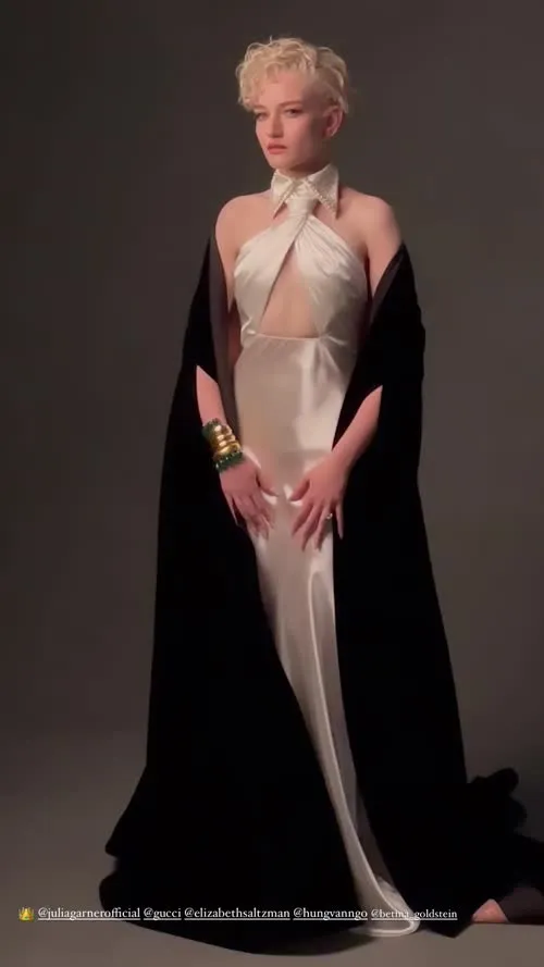 Julia Garner - Video