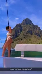 Halle Bailey - Video