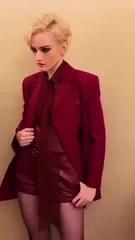 Julia Garner - Video #120331