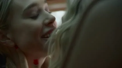 Alexis Ren - Video