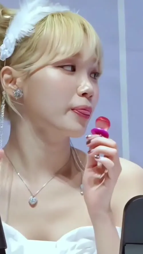Kim Chaewon 김채원 [Le Sserafim] - Video
