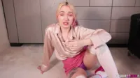 Upskirtjerk - Kitty Marie - Therapist pussy