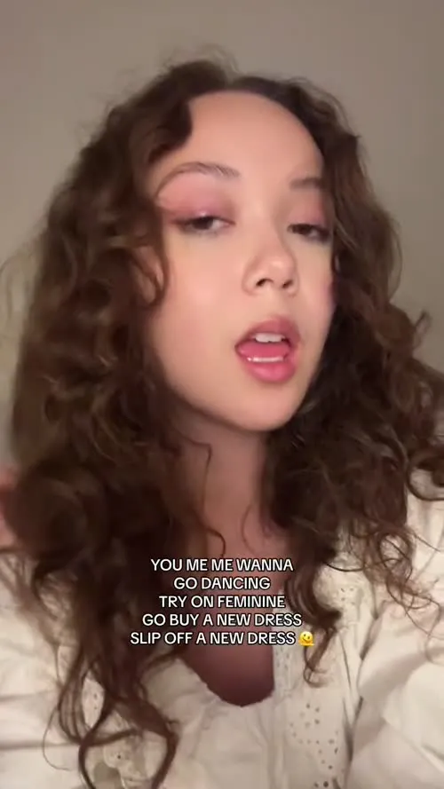 Laufey lin - Video #70944