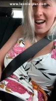 Leonie Pur! / TheMagicMuffin - OMG! Im taxi heimlich zum orgasmus gefingert