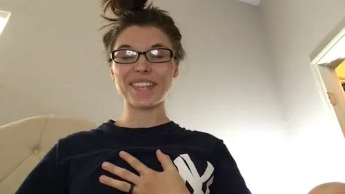 le_lea - Lotion on my 26 week pregnant boobs