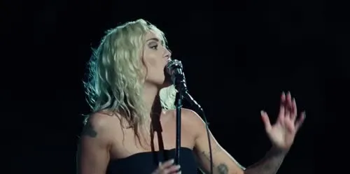 Miley Cyrus - River (Backyard Sessions) 64122ce4cc6b6