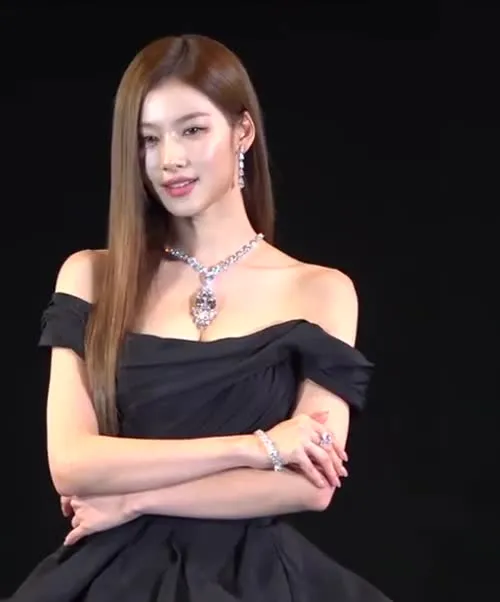 Minatozaki Sana (TWICE) - Video #75006