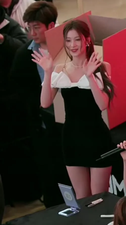 Minatozaki Sana (TWICE) - Video #75019