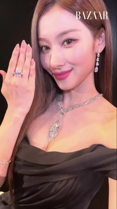 Minatozaki Sana (TWICE) - Video #75052