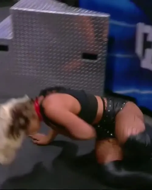 Toni Storm - Video